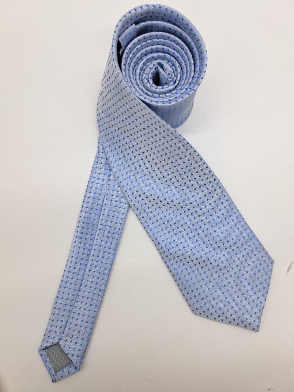 a close up of a blue and white tie 